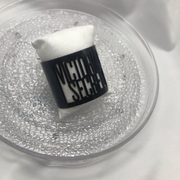 Victoria’s Secret laser cut cuff bracelet black - Picture 4 of 8